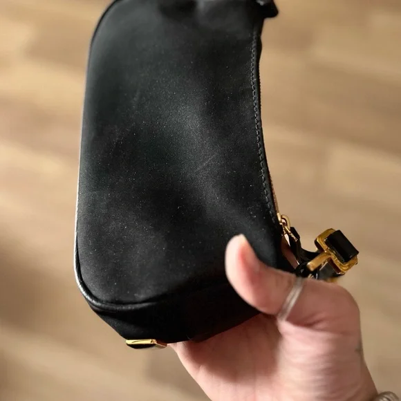 XOXO New York Elegant Black Shoulder Bag - Picture 4 of 10